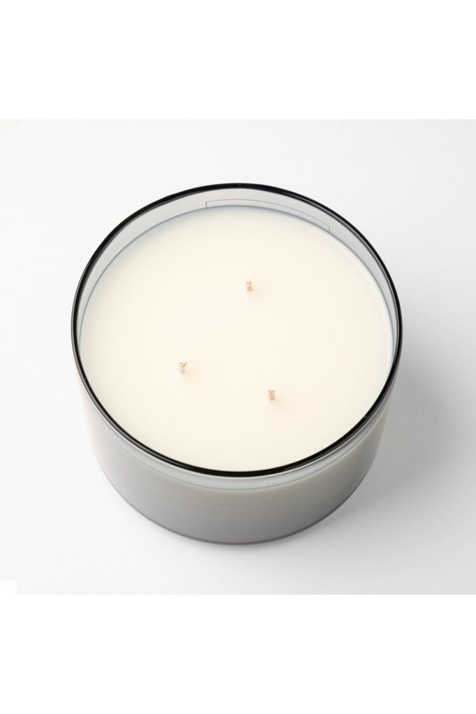 Studio Milligram - Scented 3-wick Candle - Ultra Violet - 600g