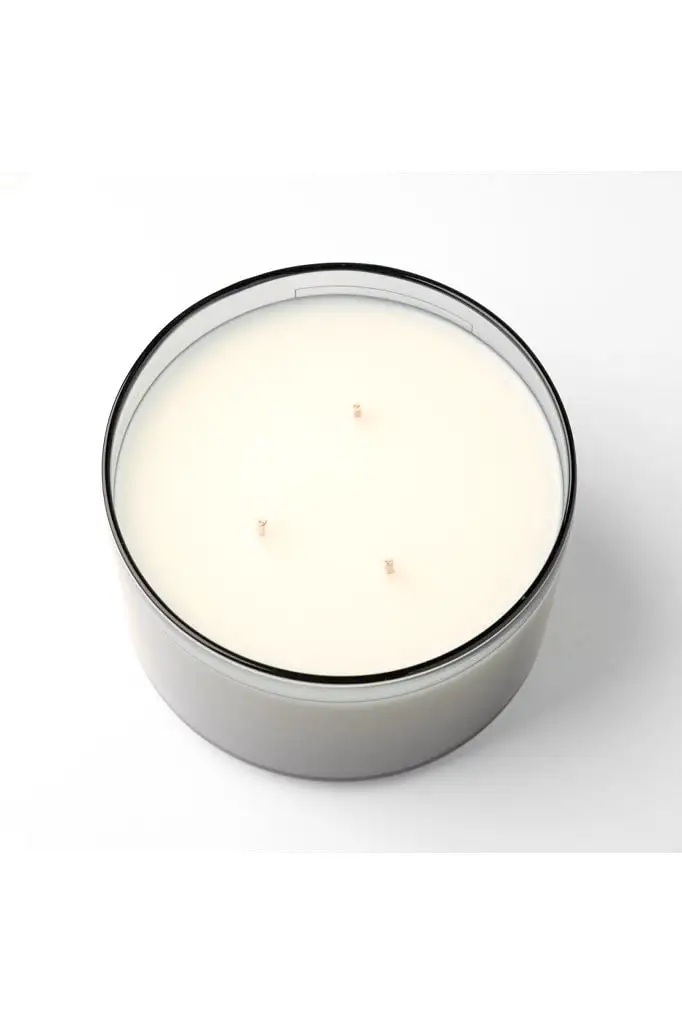 Studio Milligram - Scented 3-wick Candle - Ultra Violet - 600g